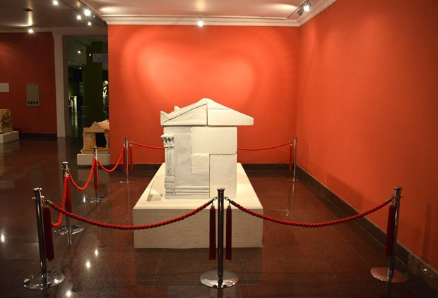 Herakles strafordan yapılan kopyanın yerine konacak - Resim: 2