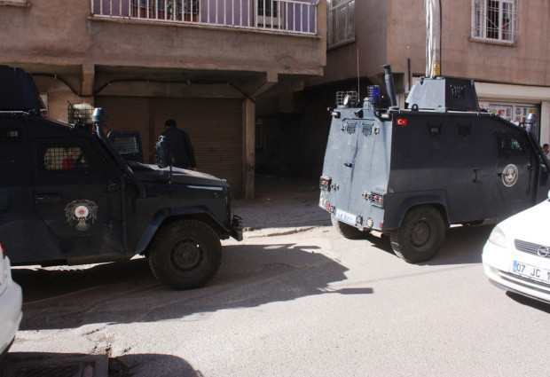 Diyarbakır'da silahlar patladı! 1 kişi yaralı - Resim: 0