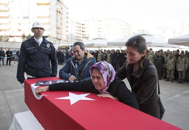 Şehit Polis Memuru toprağa verildi - Resim: 3