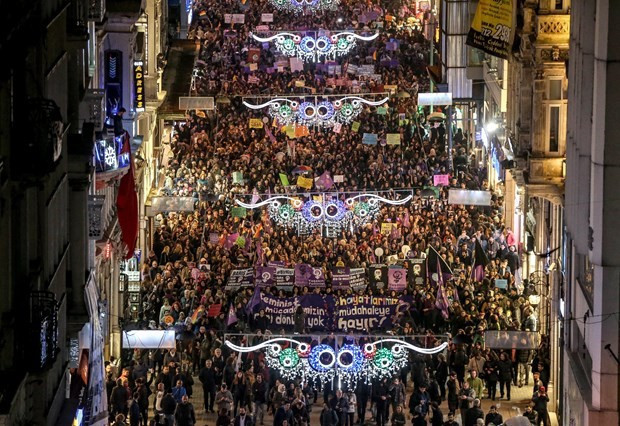 Binlerce kadın bir oldu Taksim'i böyle salladı! - Resim: 3