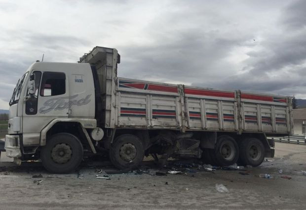 Amasya'da yolcu otobüsü ile kamyon çarpıştı! Çok sayıda yaralı var - Resim: 0