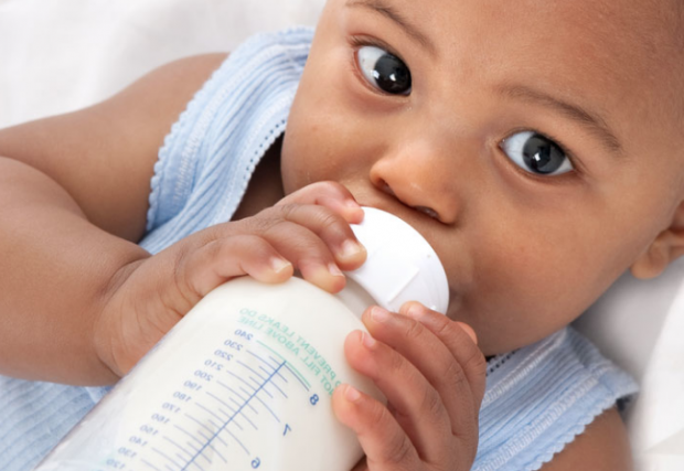 Biberonla beslenen bebekler hakkında korkutan uyarı - Resim: 0