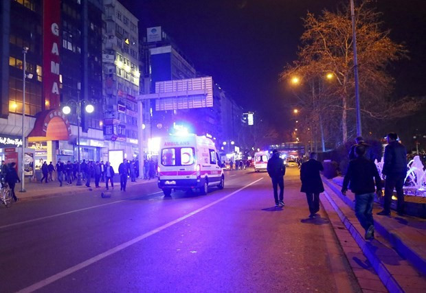 Yaralı yakınları hastanelere akın etti - Resim: 3