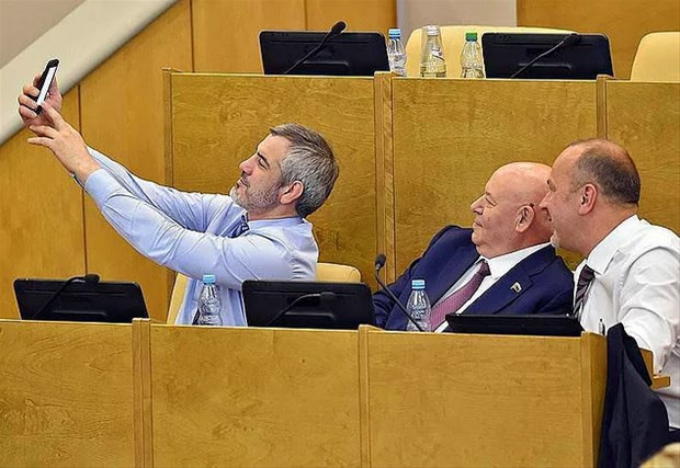 Bu görüntü mecliste çekildi görenler hayrete düştü - Resim: 3