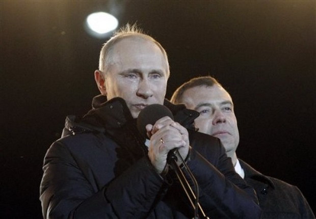 Putin zaferini kutluyor - Resim: 1