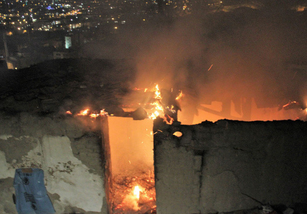 Ankara'da korkutan gecekondu yangını! - Resim: 0