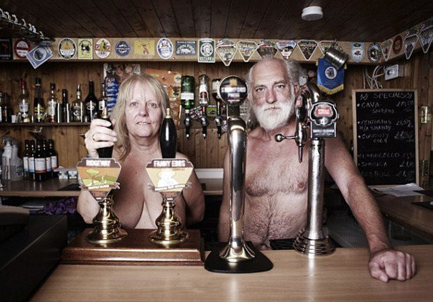 Çıplaklar köyü kapılarını açtı! Gözlerinize inanamayacaksınız - Resim: 1