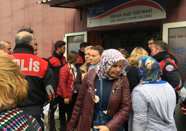 İzmir Tepecik hastanesinde büyük panik! Hastalar camdan tahliye edildi - Resim: 2