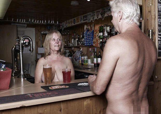 Çıplaklar köyü kapılarını açtı! Gözlerinize inanamayacaksınız - Resim: 2