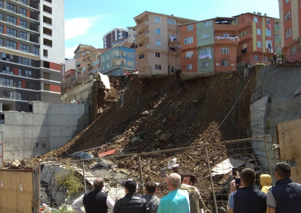 Kağıthane'de 4 katlı bina çöktü! Valilikten ilk açıklama geldi - Resim: 1