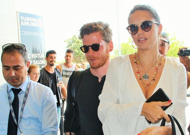 Adriana Lima Metin Hara'dan kaçtı mı tek başına gitti! - Resim: 1