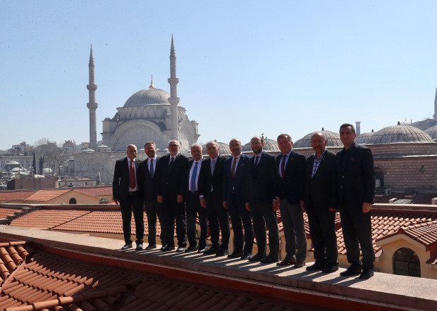 Binali Yıldırım, Kapalıçarşı çatısında restorasyonu inceledi! - Resim: 0