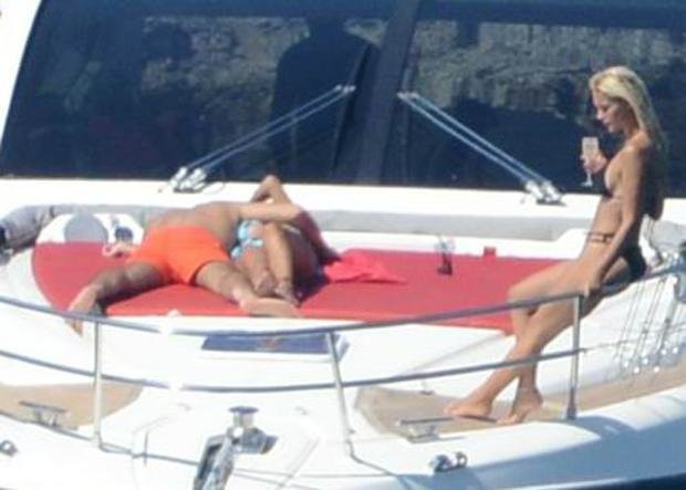 Cicişlerle basılmıştı şimdi hostes sevgiliden bebek geliyor!  - Resim: 1