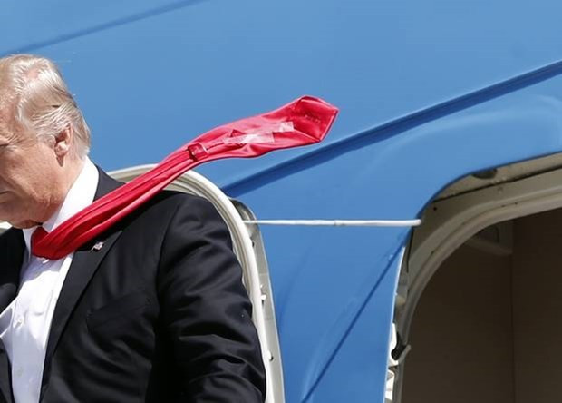 Trump'un kravatı dalga konusu oldu - Resim: 2