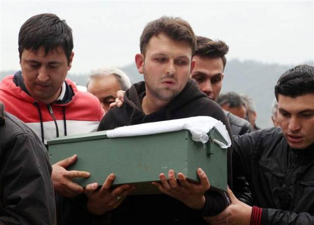 Beton mikserin ezdiği anne ve bebeğinin cenazesi - Resim: 1