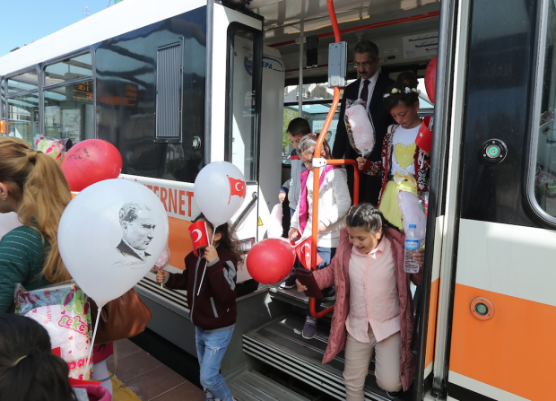 Fatma Şahin öğrencilerin tramvay hayalini gerçekleştirdi - Resim: 0
