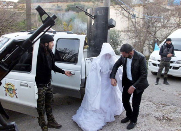 Savaşın gölgesinde düğün - Resim: 3