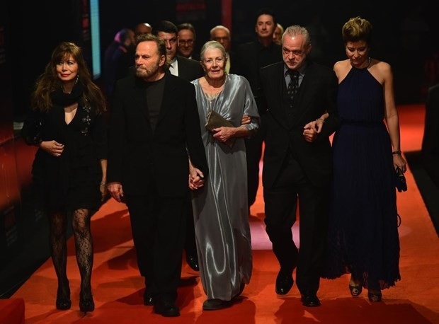 Altın Portakal'da kırmızı halı şıklığı - Resim: 1