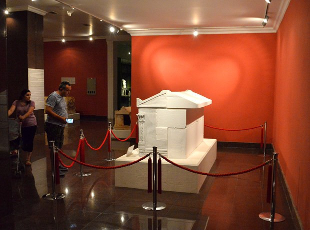 Herakles strafordan yapılan kopyanın yerine konacak - Resim: 4