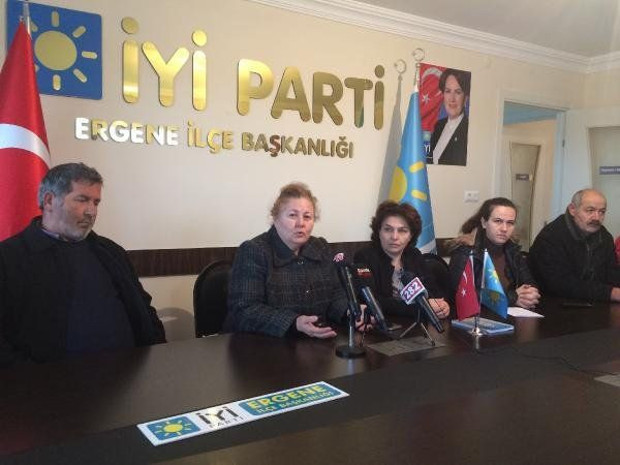 İstifa eden İyi Partili tabelasını da yanında götürdü - Resim: 0