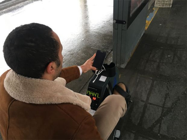 Metrobüs durağına yerleştirildi dizi oyuncusu çok beğendi - Resim: 1