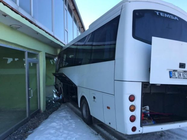 Erdoğan'ın mitingine giden midibüs kaza yaptı: 2 ölü 15 yaralı - Resim: 0