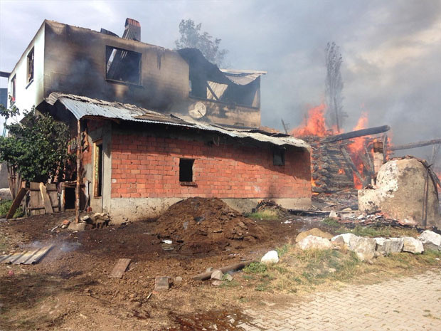 Çorum'daki yangında 7 ev kullanılamaz hale geldi - Resim: 2
