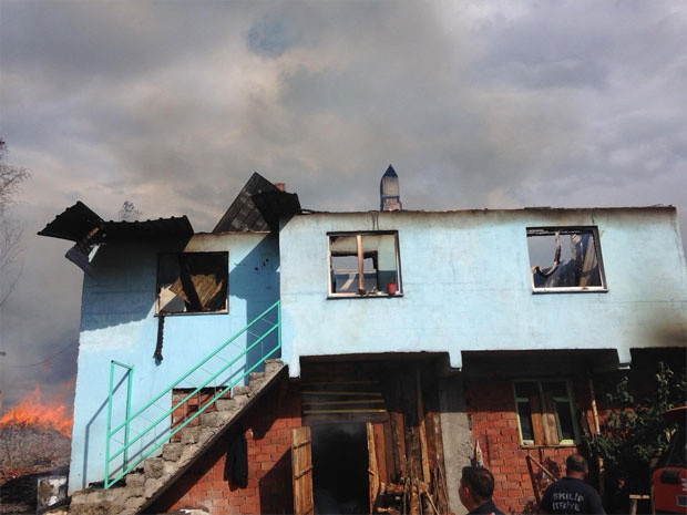 Çorum'daki yangında 7 ev kullanılamaz hale geldi - Resim: 3