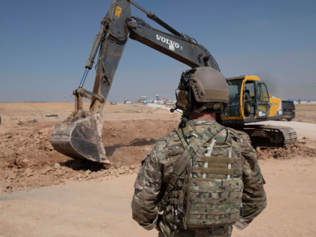 CENTCOM'dan açıklama! YPG/PKK siperleri yıkıyor - Resim: 0