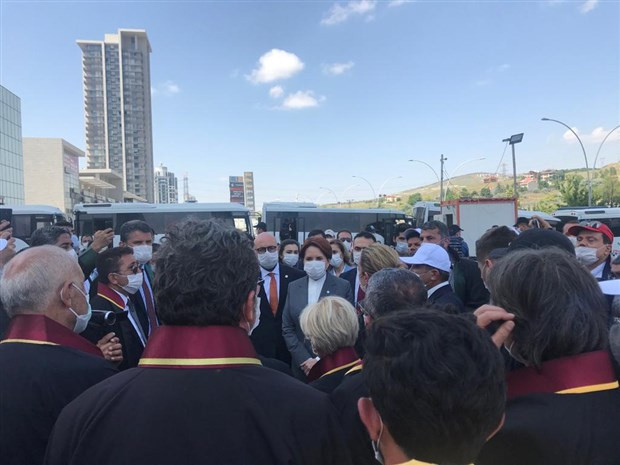 Ankara'da baro başkanların yürüşünde barikatlar kalktı! Şartlı izin çıktı - Resim: 1