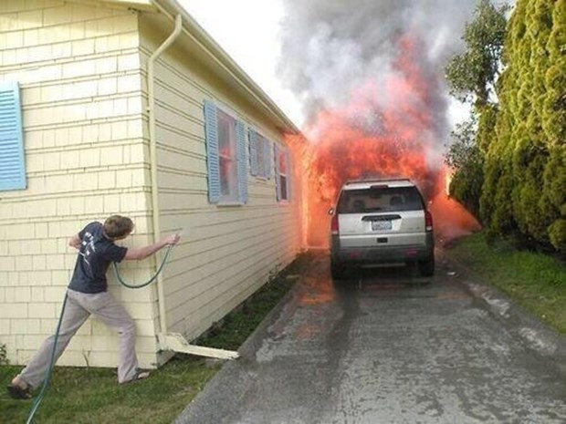 2016'nın 'en'leri yayınlandı kovayla yangın söndürüyor! - Resim: 4