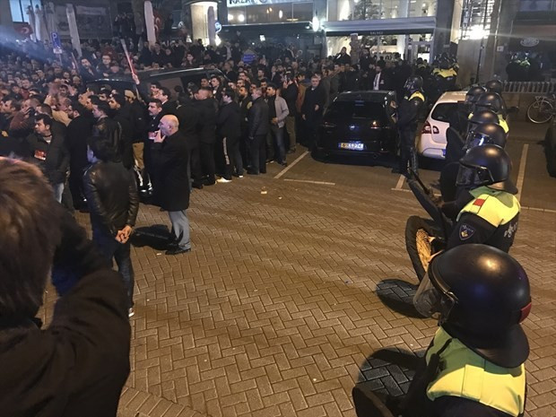 Rotterdam'da acil durum ilan edildi panzerli müdahale  - Resim: 3