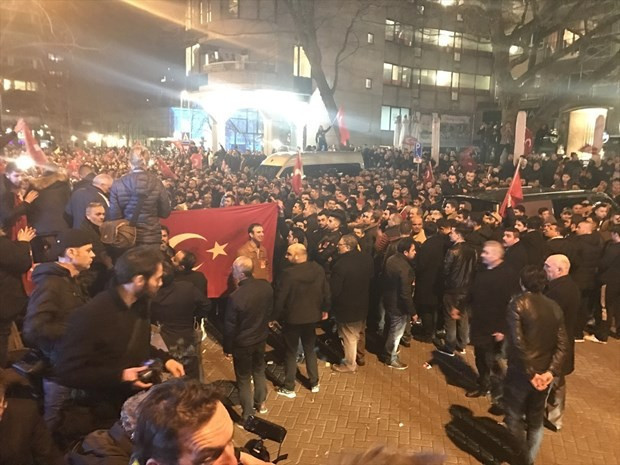 Rotterdam'da acil durum ilan edildi panzerli müdahale  - Resim: 4