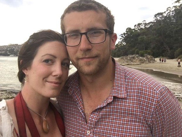 Evlilik teklifini boynunda habersiz bir yıl sakladı - Resim: 3