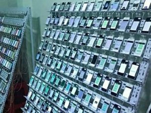 Sahtekarlığa bakın! 400 iPhone'lu tık çiftliği - Resim: 4