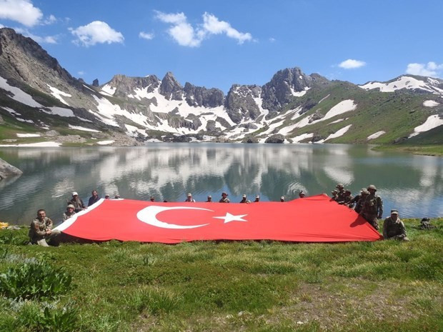 Türk askeri girilemez denilen yerde! Hem de bayrak açtı - Resim: 2