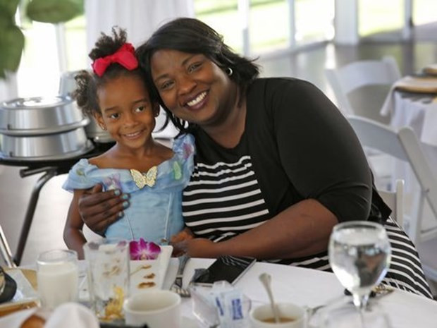 Düğün için kiraladı evsizleri ağırladı - Resim: 4