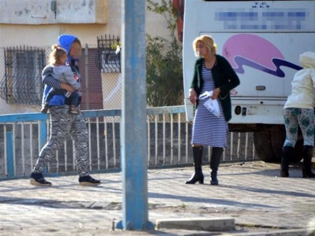 Aşiret kadınları fuhuş pazarlığında - Resim: 3