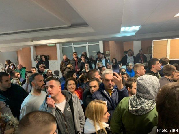 Sırbistan'da muhalifler devlet televizyonunu bastı! - Resim: 3