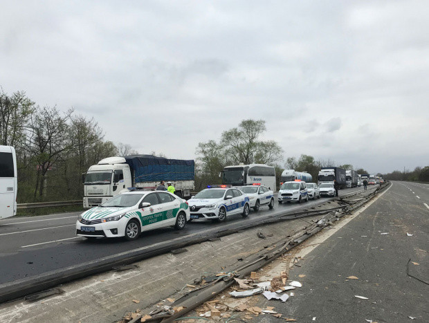 Sakarya'da feci kaza! Otoyol savaş alanına döndü - Resim: 0
