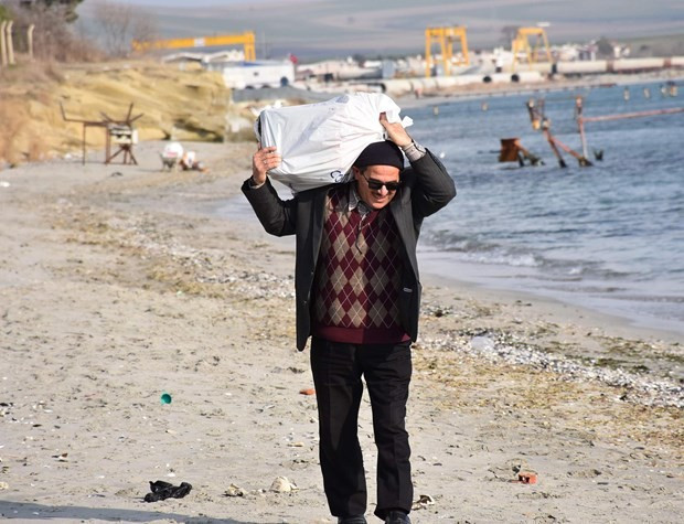 Bu kez karaya vuran balık değil bakın ne - Resim: 3