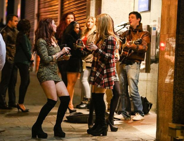 İngiltere yılbaşı gecesinde sapıttı - Resim: 3