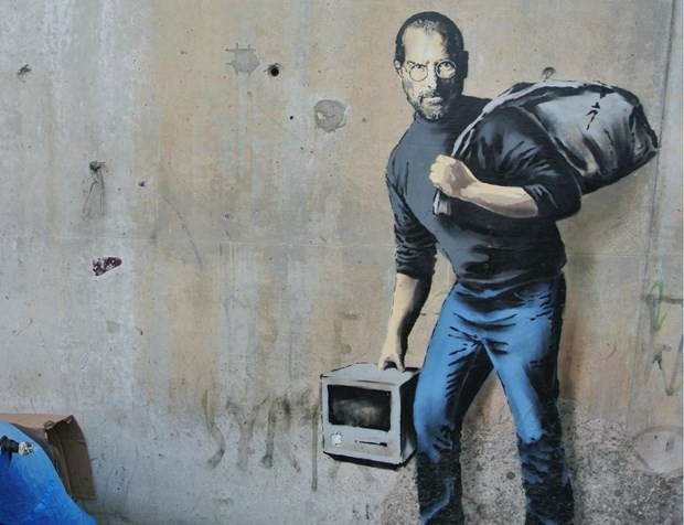 Banksy Apple'ın kurucusunu mülteci olarak çizdi - Resim: 4