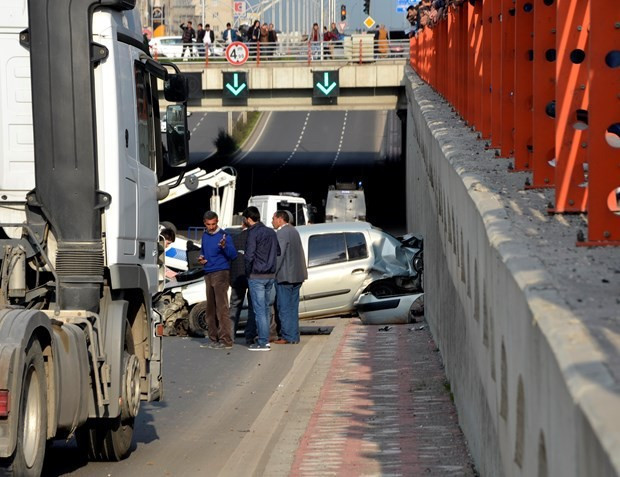 Bakan Yılmaz'ın konvoyunda korkunç kaza - Resim: 4