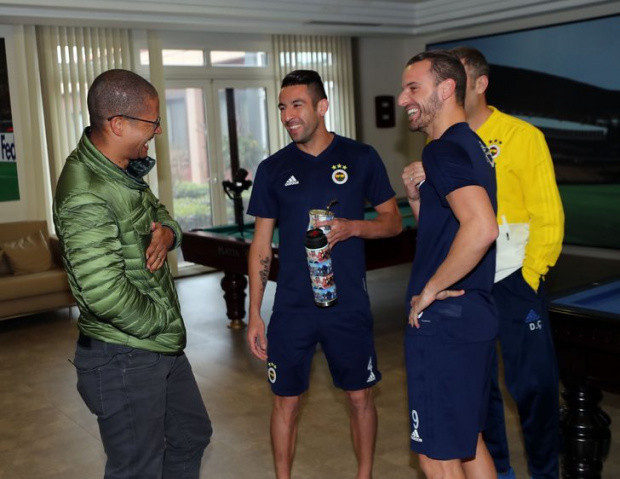 Alex de Souza Galatasaray derbisi öncesi yine Aykut Kocaman'a dokundurdu - Resim: 0