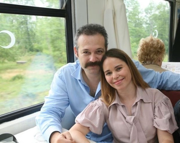 Ünlü oyuncu sessiz sedasız boşanmış ! - Resim: 1