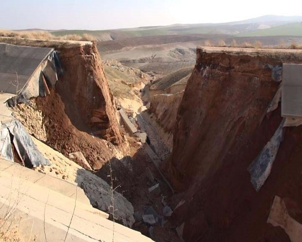 Suruç'ta sulama tüneli çöktü - Resim: 4