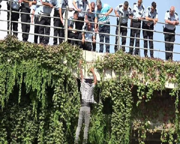 Köprüden atladı, telefondan canlı yayınladılar - Resim: 1