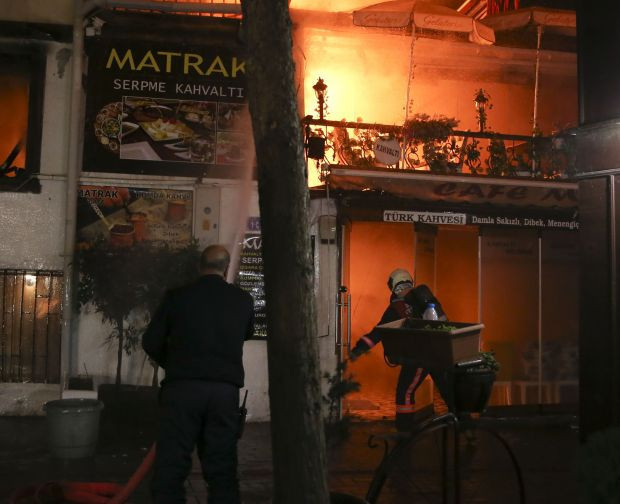 Ankara'da tarihi Hamamönü Çarşısı'ndaki konakta yangın - Resim: 0