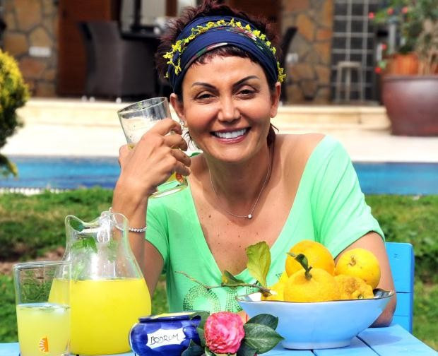 Ünlü sunucu Serap Ezgü bakın şimdi nerede ne yapıyor! - Resim: 4